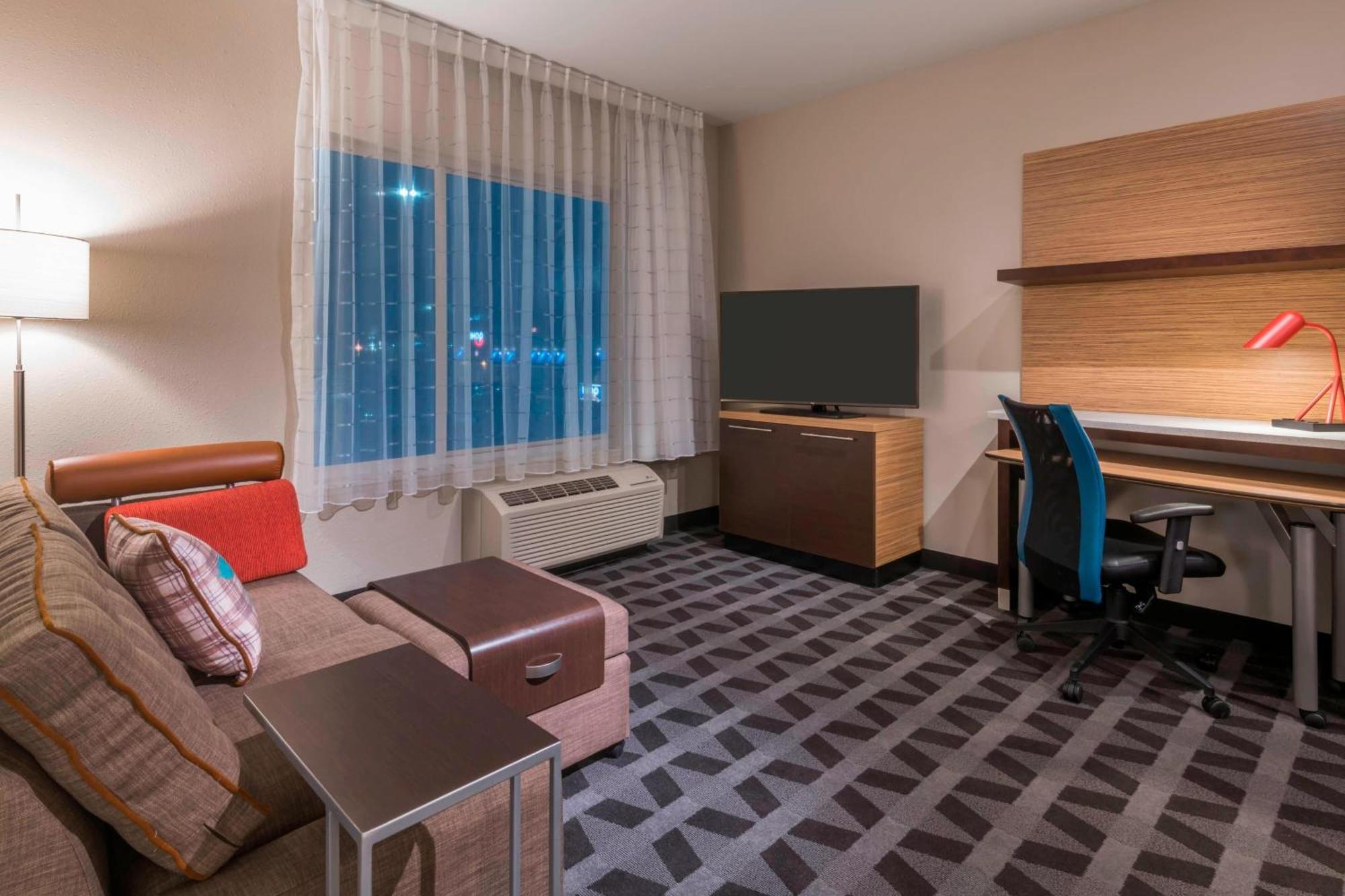 Towneplace Suites By Marriott Hays Exterior foto