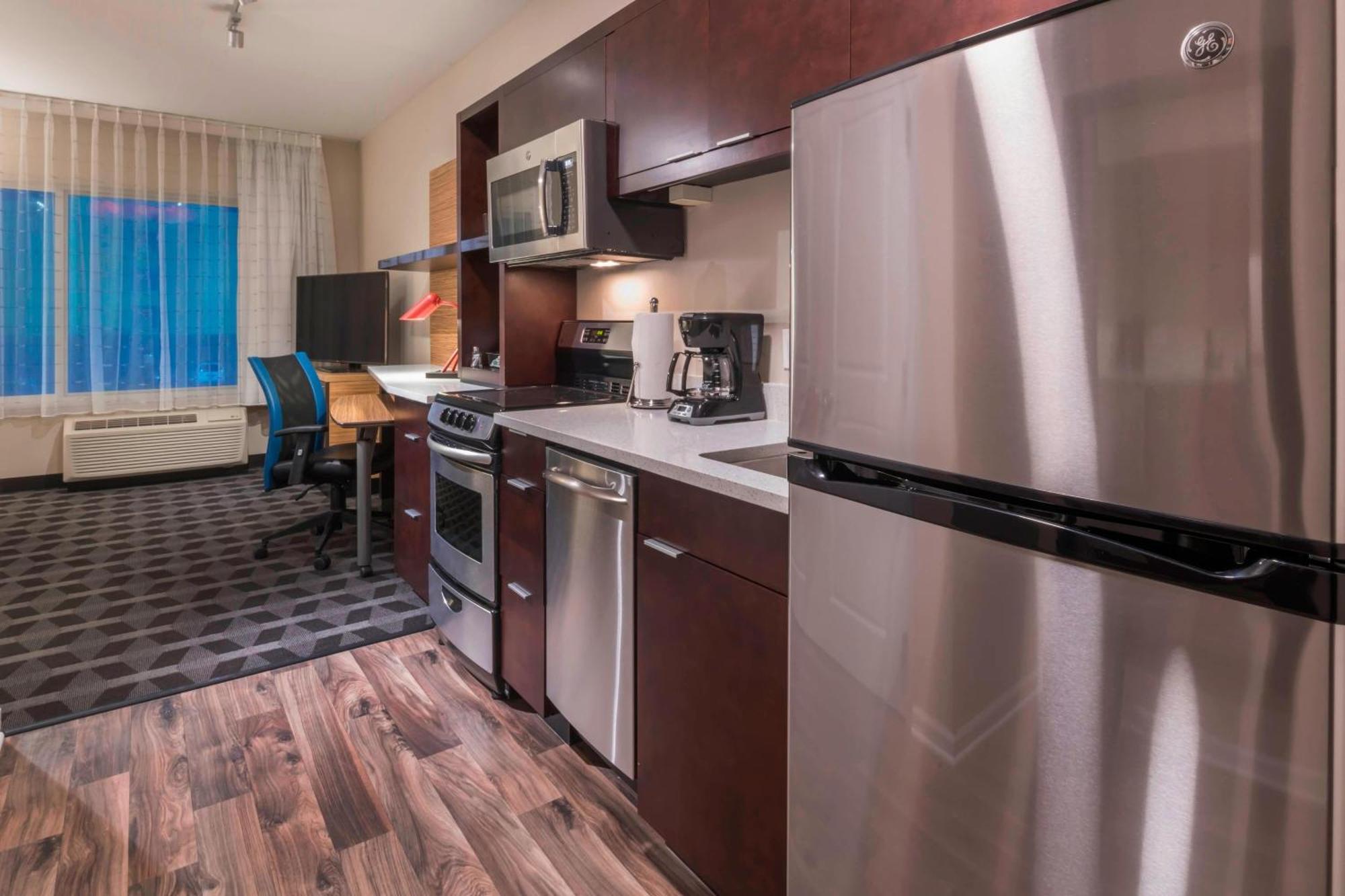 Towneplace Suites By Marriott Hays Exterior foto