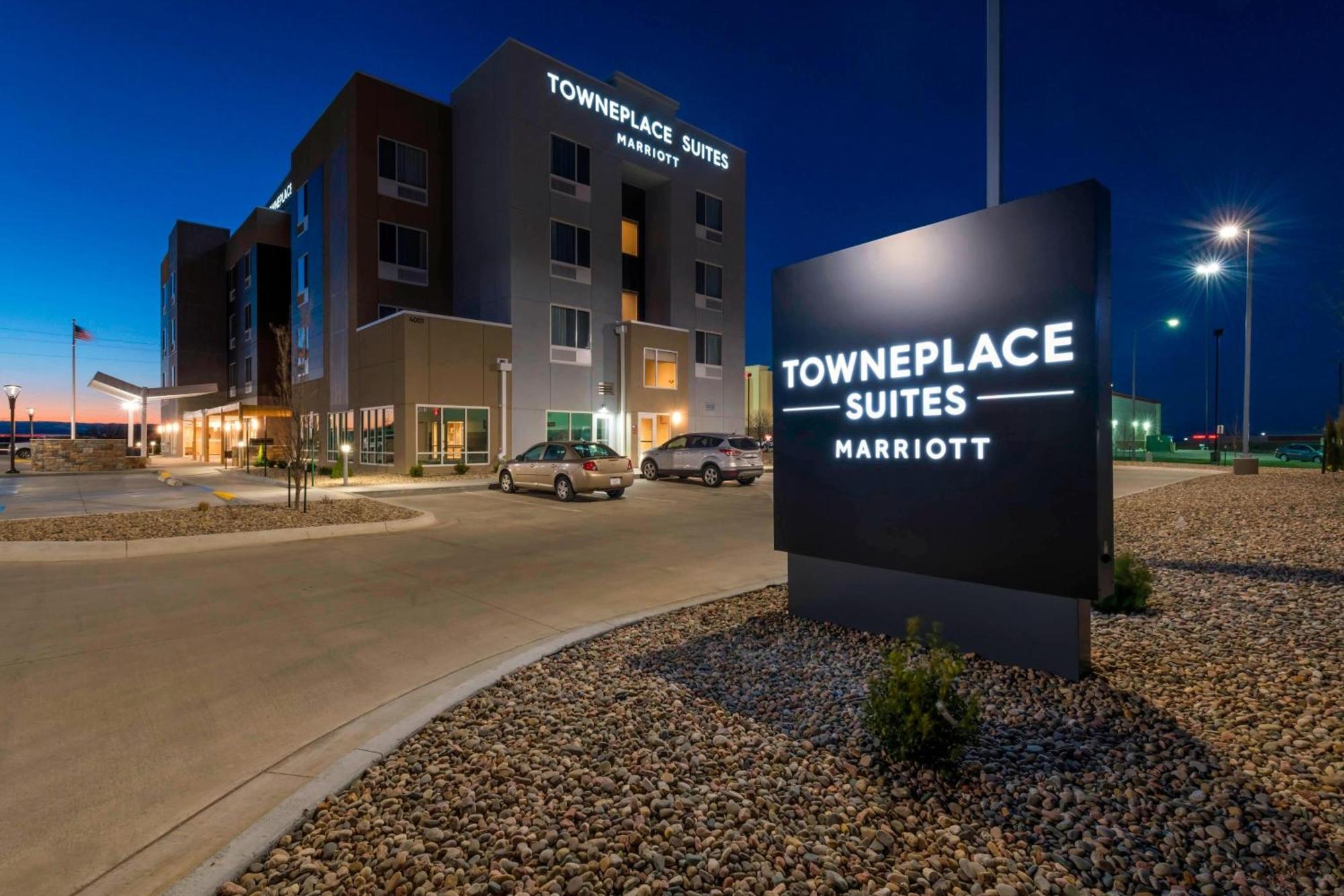 Towneplace Suites By Marriott Hays Exterior foto